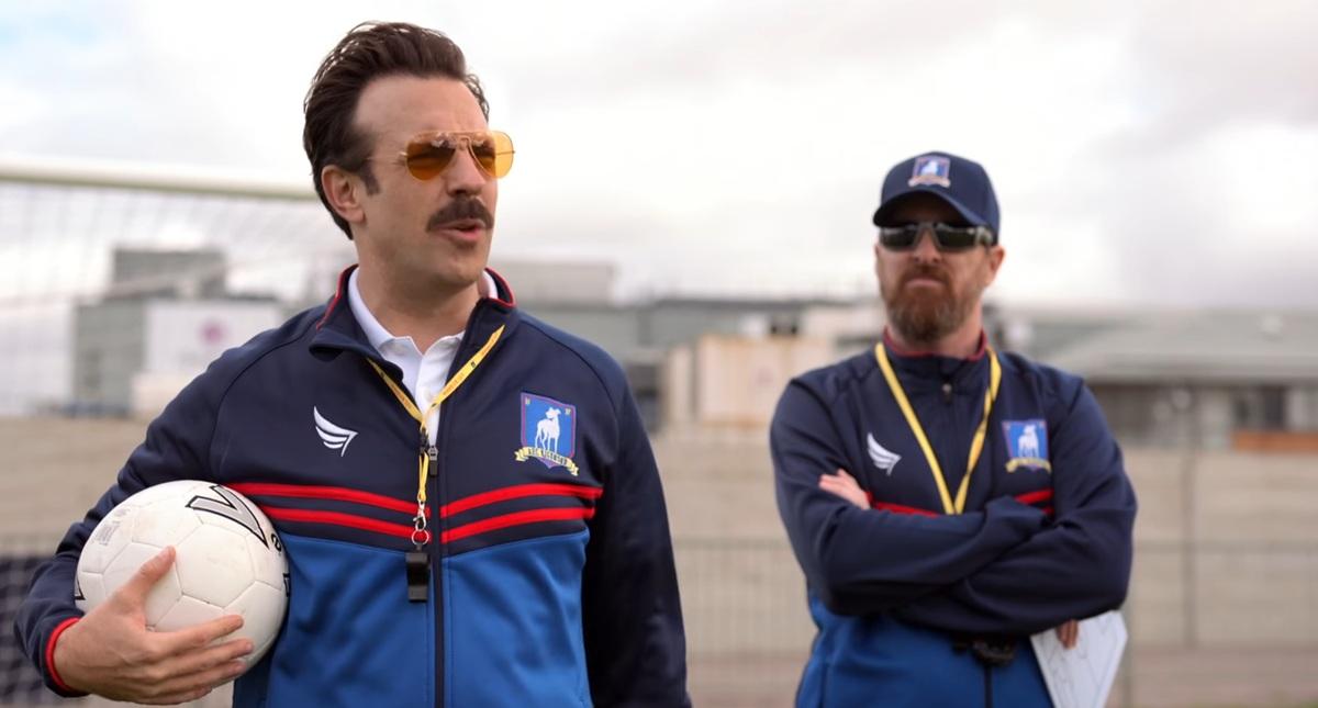 Тед Лассо / Ted Lasso (2020–2023). Лучшие сериалы про футбол: топ-16 проектов для настоящих фанатов